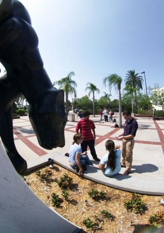 Kids posing with the panther statue