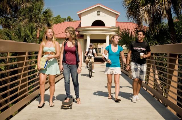 Students walking to their next class